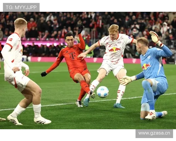 阿方索重伤后首次回归训练场 与穆西亚拉合照展现康复进展